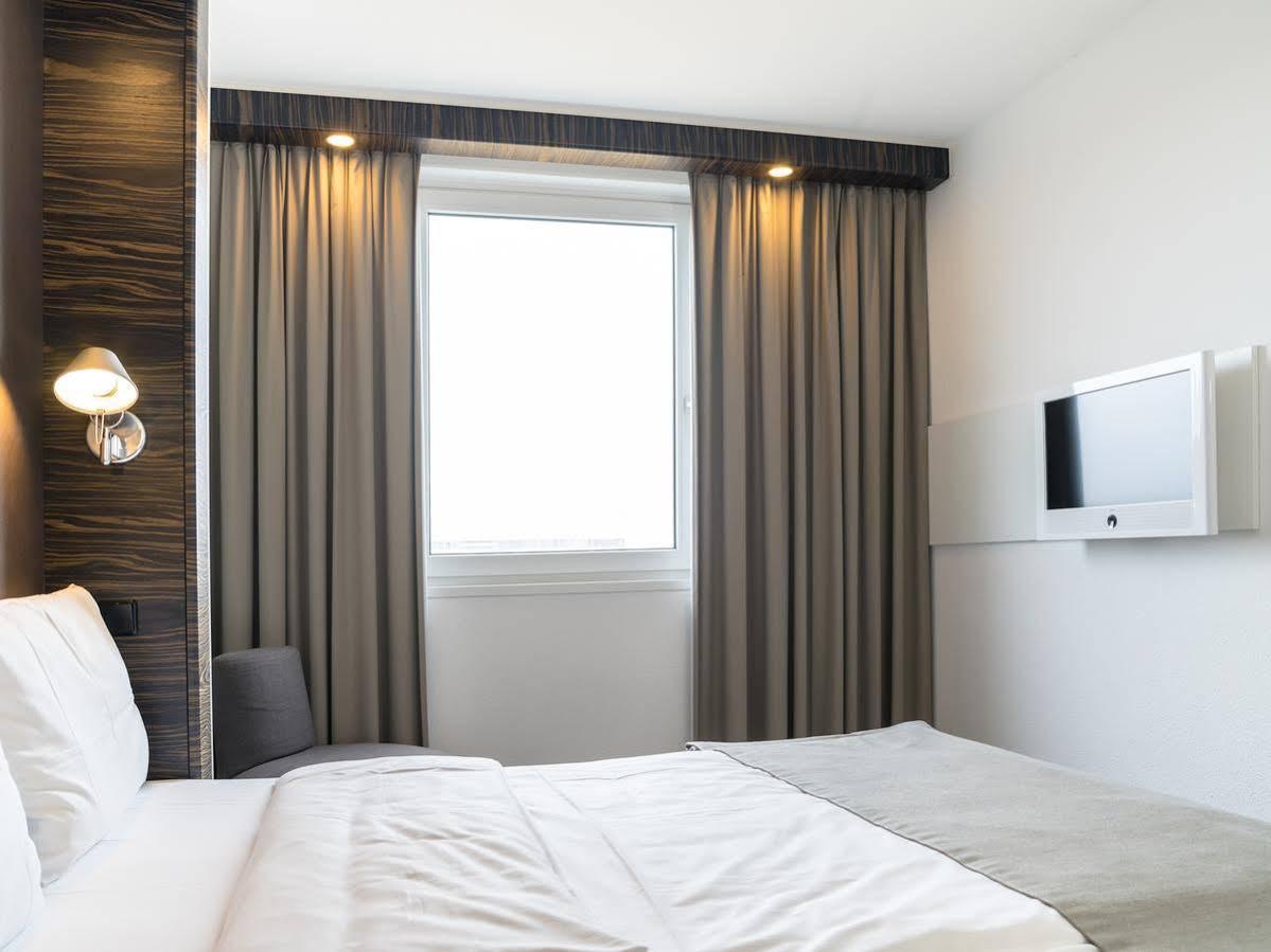 B&B Hotel Muenchen-Putzbrunn Bagian luar foto