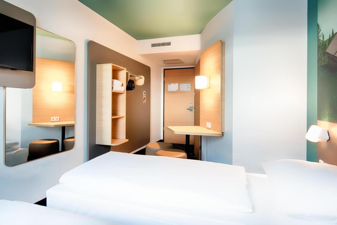 B&B Hotel Muenchen-Putzbrunn Bagian luar foto
