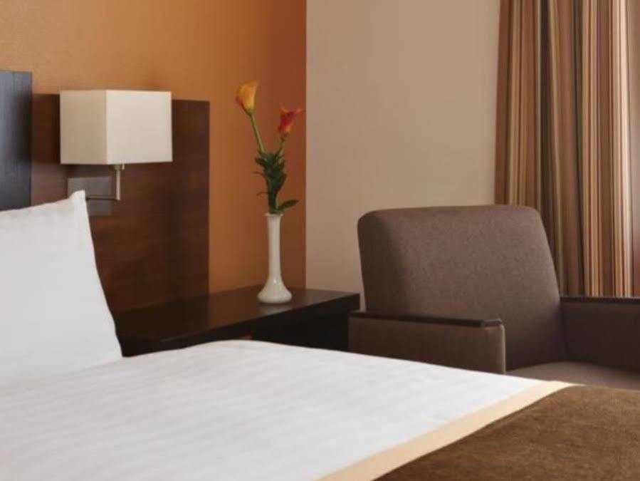 B&B Hotel Muenchen-Putzbrunn Bagian luar foto
