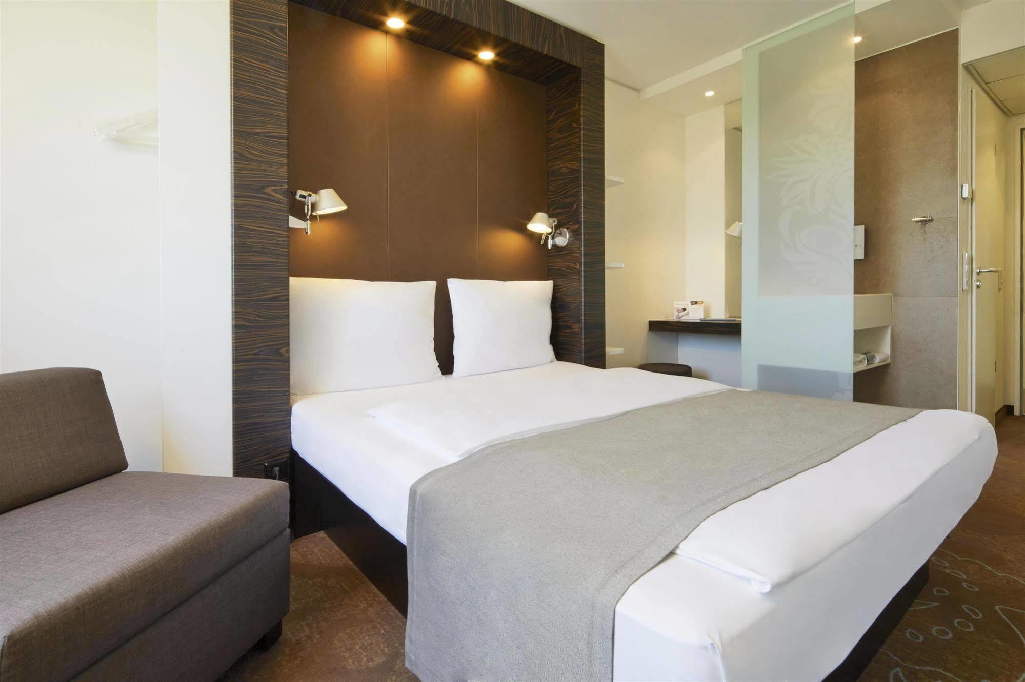 B&B Hotel Muenchen-Putzbrunn Bagian luar foto