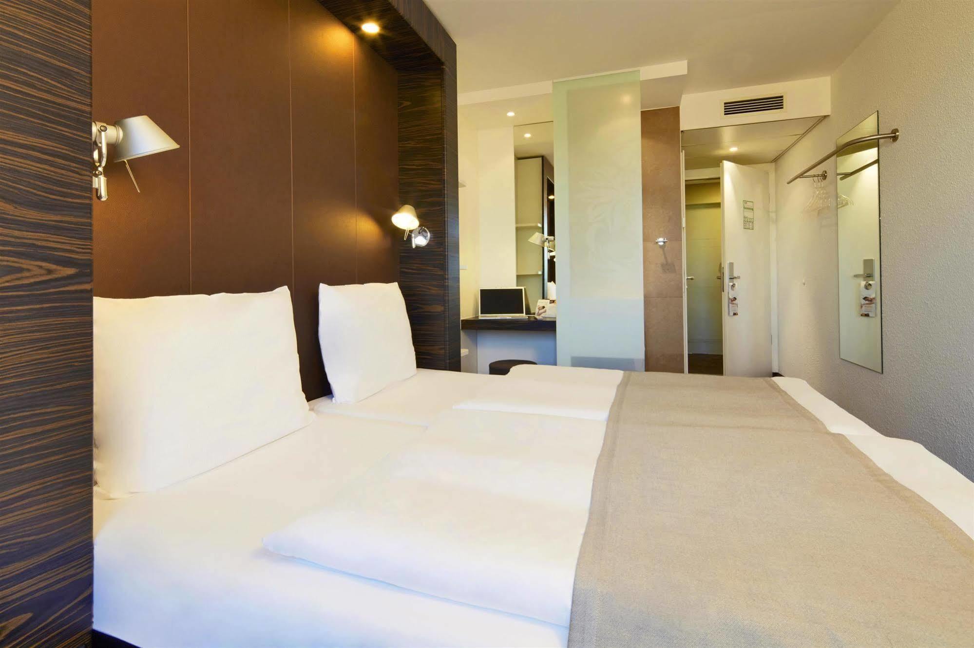 B&B Hotel Muenchen-Putzbrunn Bagian luar foto