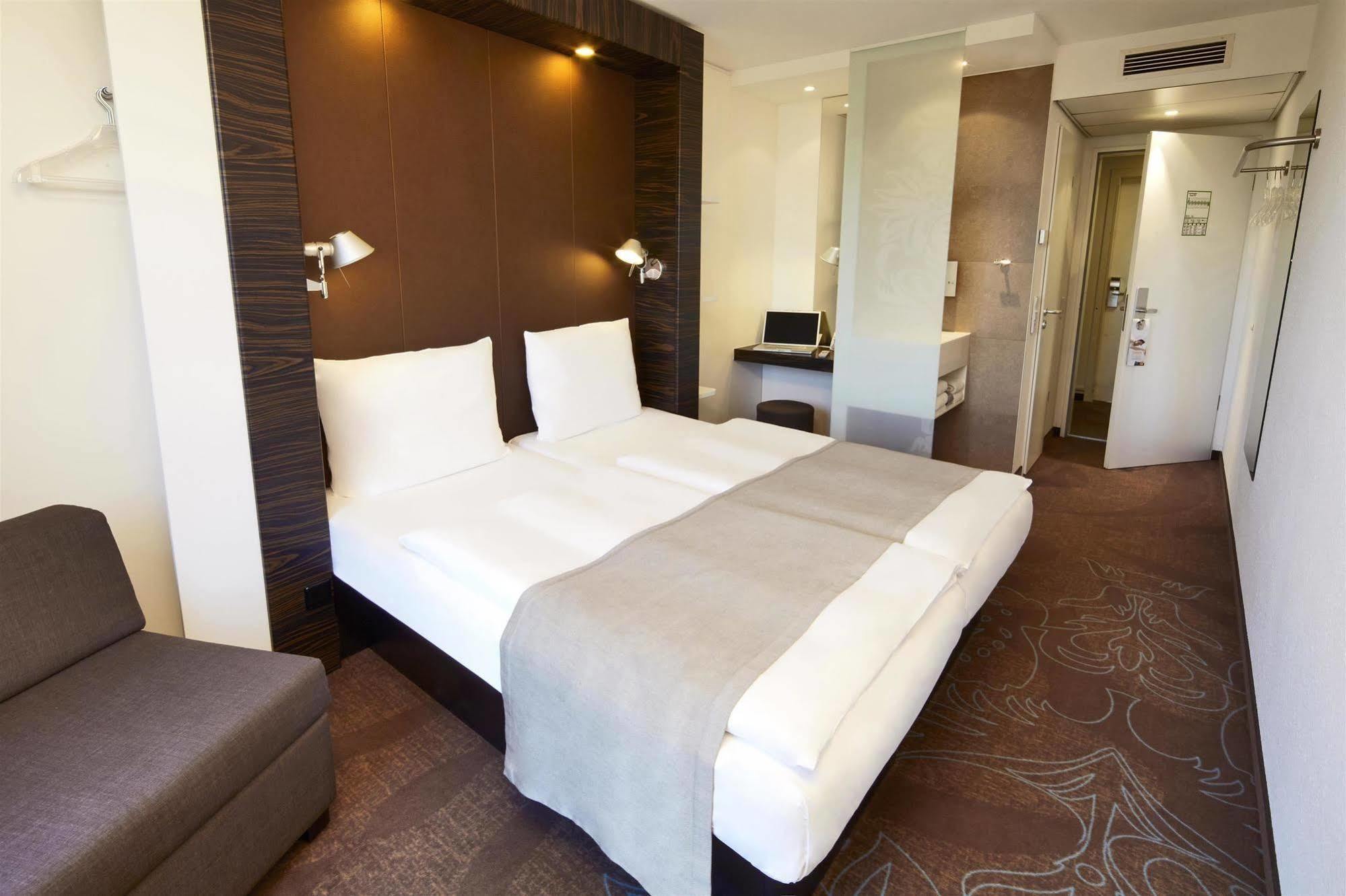 B&B Hotel Muenchen-Putzbrunn Bagian luar foto