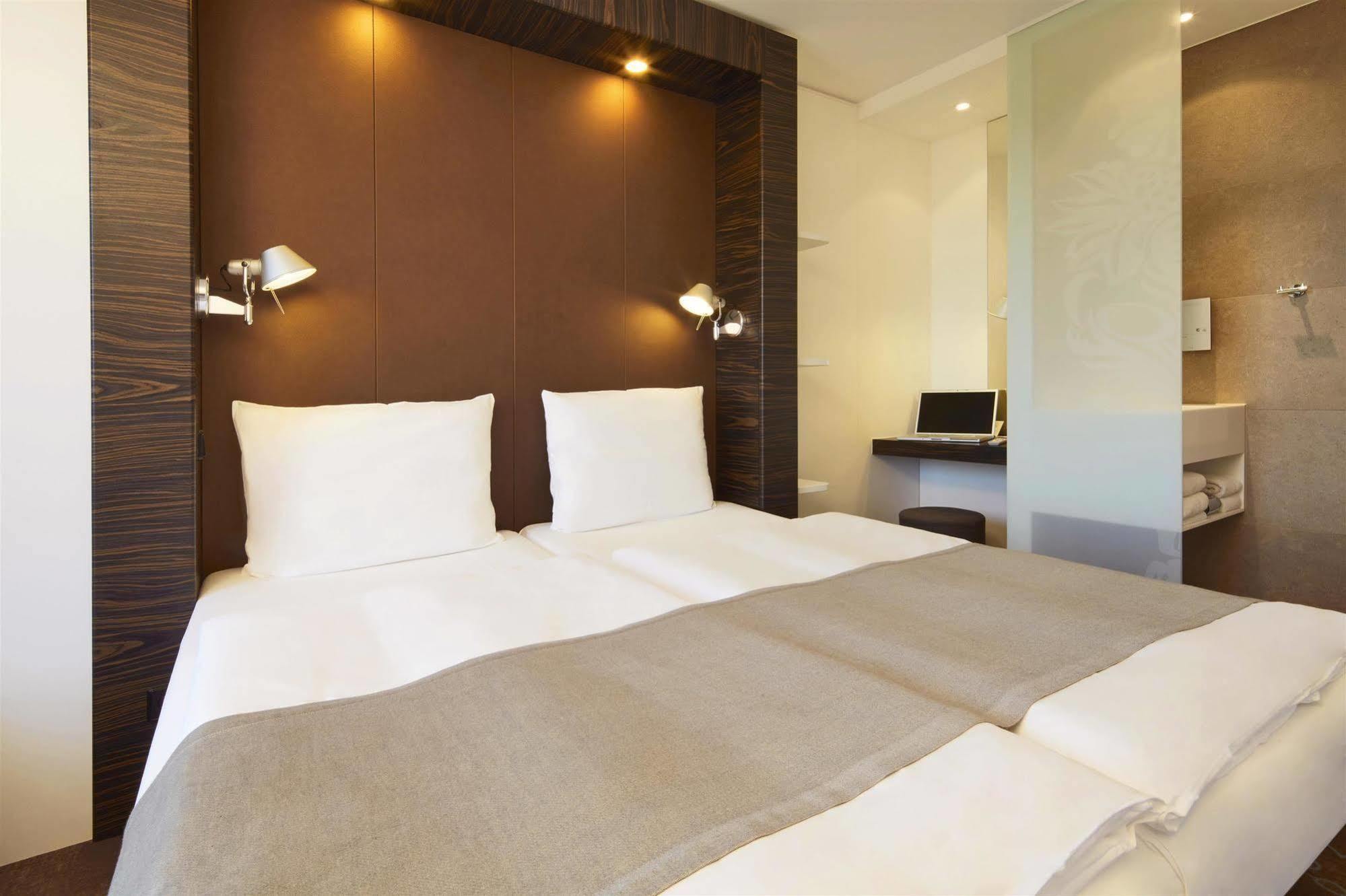 B&B Hotel Muenchen-Putzbrunn Bagian luar foto