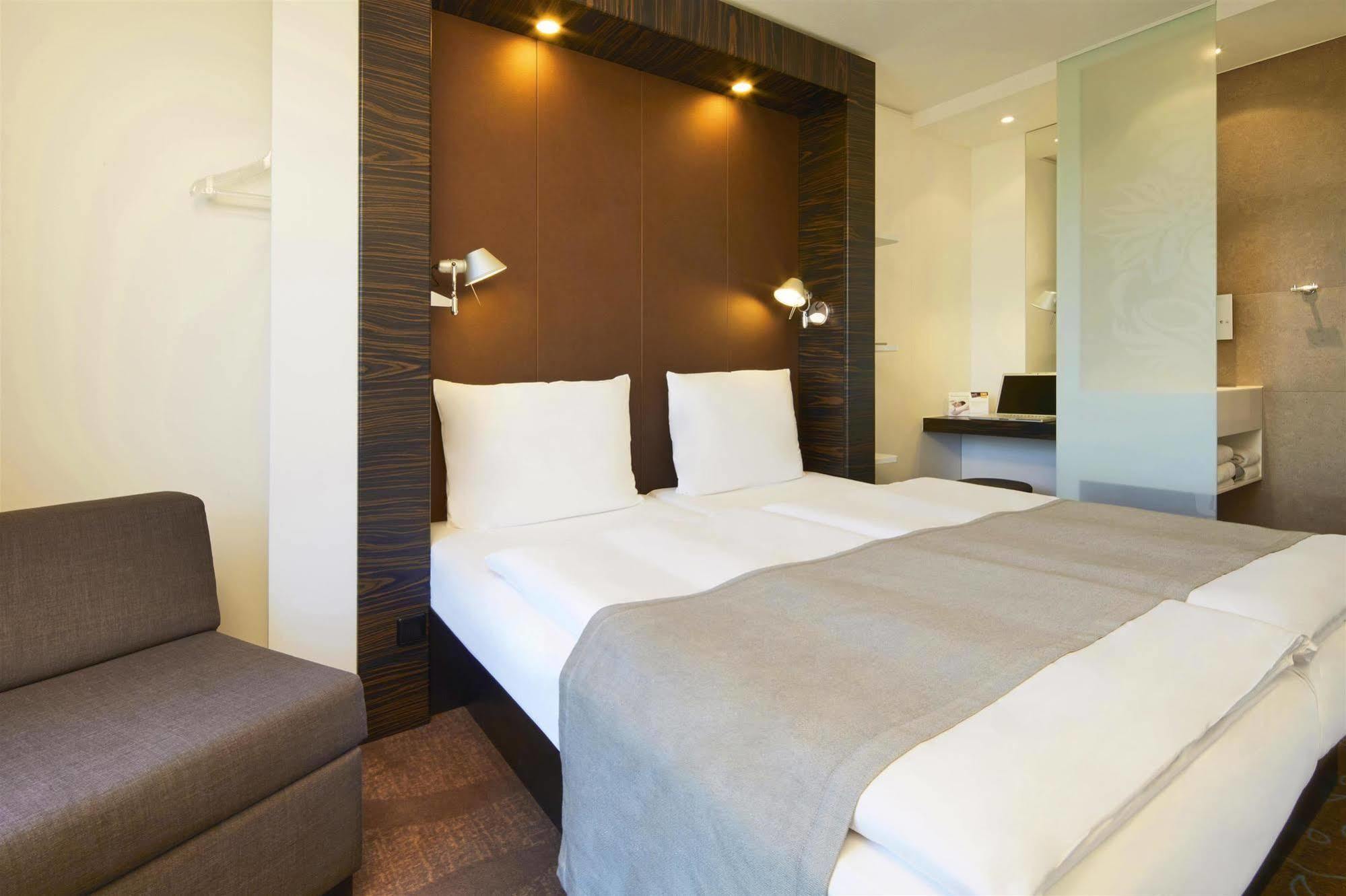 B&B Hotel Muenchen-Putzbrunn Bagian luar foto